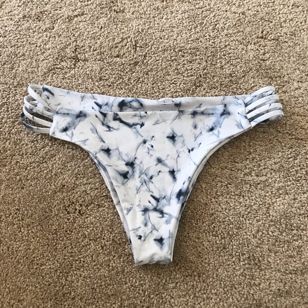 Marble design bottom swimwear